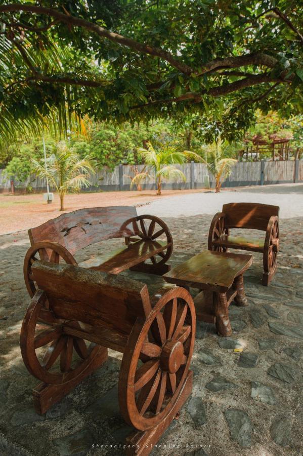 Shenanigans Glamping Resort Zamboanguita  Exterior photo